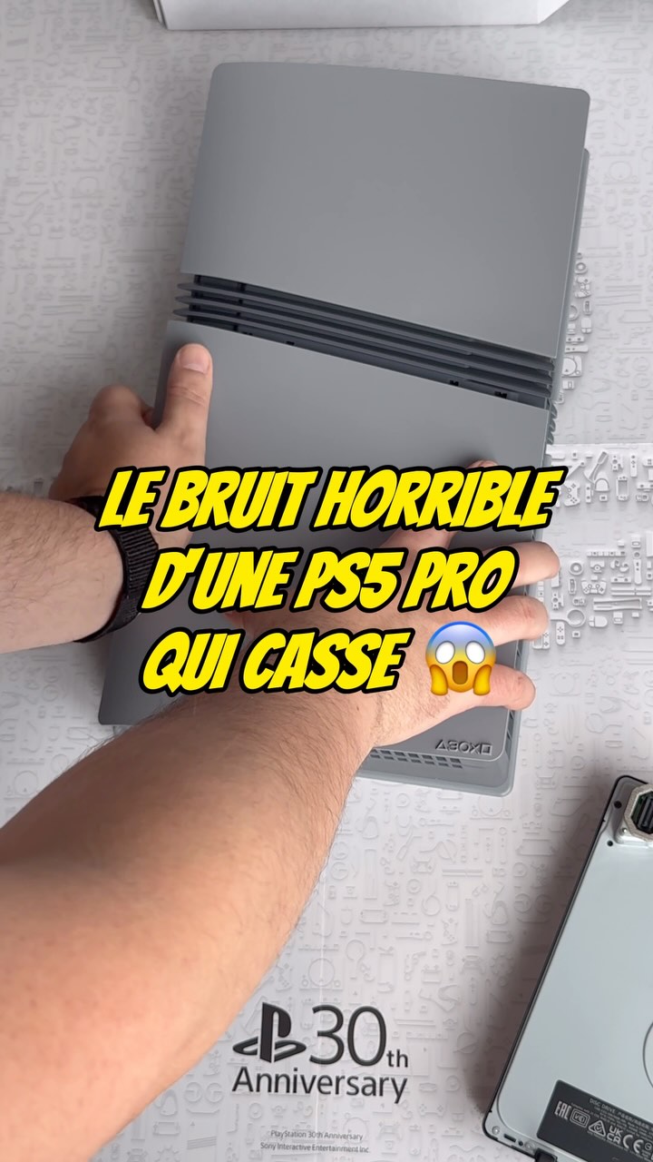 ❌ PS5 PRO CASSEE ?! 😱 BROKEN PS5 PRO ?!
En plus c’était l’édition 30eme anniversaire 😭
Je voulais mettre un lecteur de disque sur ma play mais …
(bonjour la galère pour trouver un lecteur mais c’est pas le sujet la 😅) 
Pour cela il faut enlever la plaque en bas à droite. 
Quand on l’enlève ça fait un bruit que j’ai clairement eu l’impression de casser ma console 🤕
Après installation et test de l’ensemble il semble que tout fonctionne mais j’ai flippé de ouf 😅
Il me fallait absolument un lecteur car je suis pas un fan des jeux en demat’ 
Le voilà prêt pour days gone qui sort aujourd’hui ! Ah bah non ils ont pas en boîte 😂
-
Vous avez une play avec lecteur de disque ou pas besoin ? 🤔
Team demat’ ou team jeux en physique ? 
💿
-
#ps5 #PS5pro #tutorial #playstation5 #gaming 
@playstationfr @playstation_belgique @playstationit @playstation
